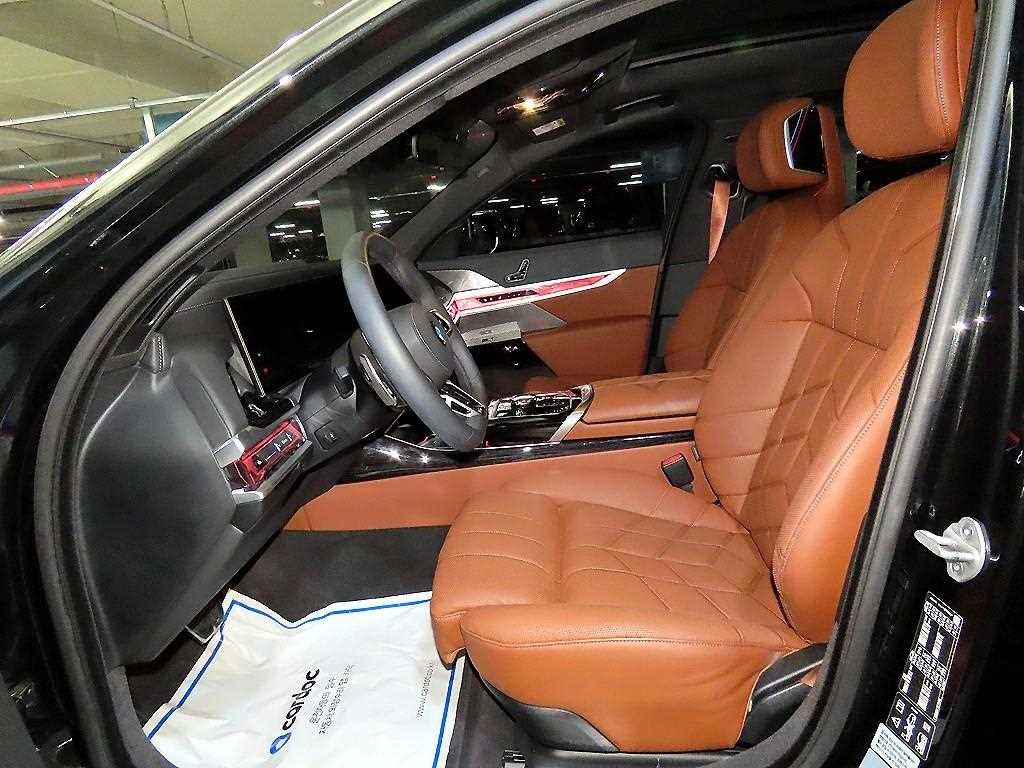 BMW 7시리즈 7시리즈 (G70) 740d xDrive M 스포츠 이미지 6