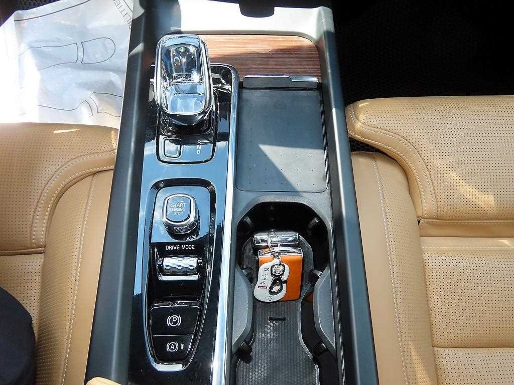볼보 XC60 XC60(2세대) B5 AWD 인스크립션 이미지 11