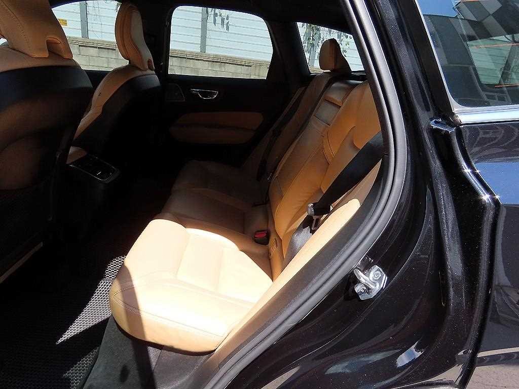 볼보 XC60 XC60(2세대) B5 AWD 인스크립션 이미지 6