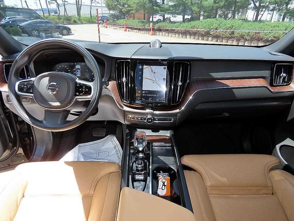 볼보 XC60 XC60(2세대) B5 AWD 인스크립션 이미지 7
