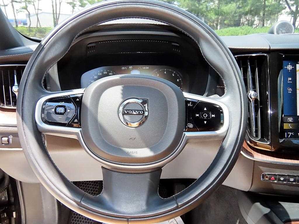 볼보 XC60 XC60(2세대) B5 AWD 인스크립션 이미지 8