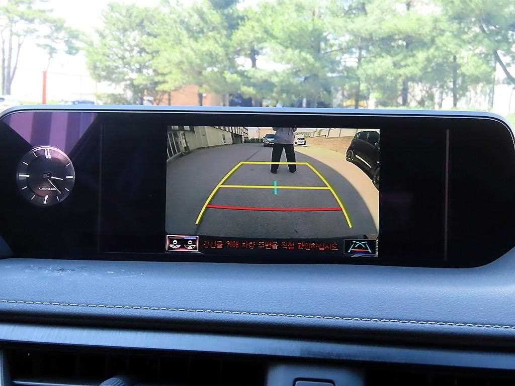 렉서스 UX UX 250h 2.0 AWD 이미지 14