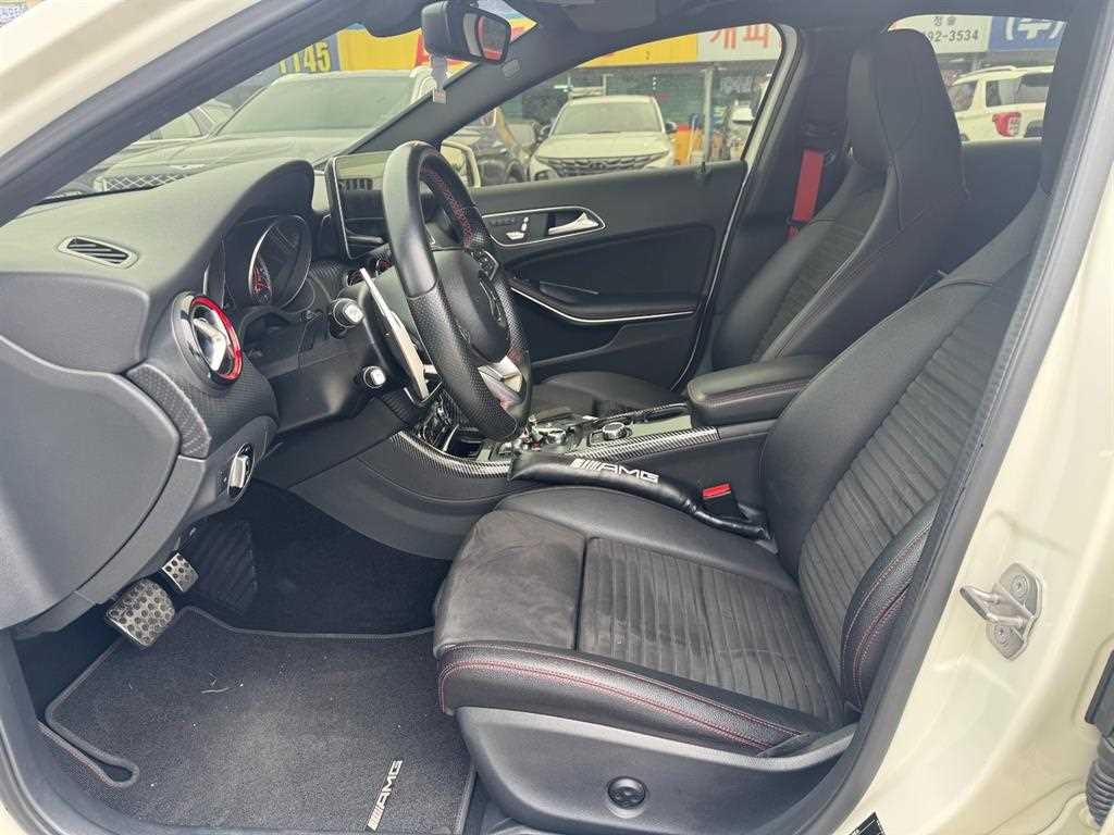 벤츠 A 클래스 A클래스 W176 A45 AMG 4MATIC 이미지 5