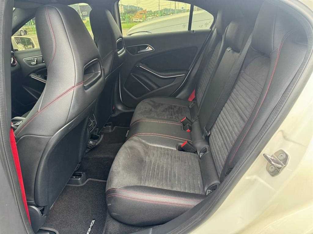 벤츠 A 클래스 A클래스 W176 A45 AMG 4MATIC 이미지 6