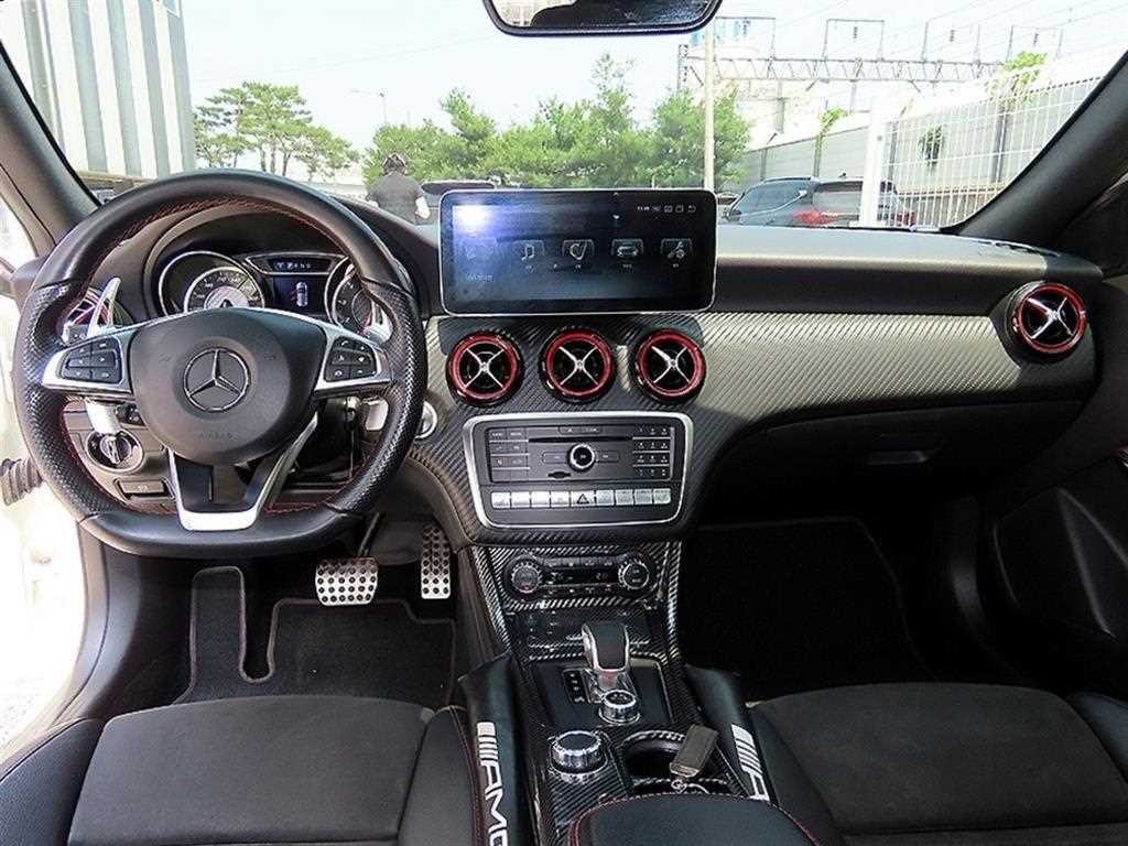 벤츠 A 클래스 A클래스 W176 A45 AMG 4MATIC 이미지 7