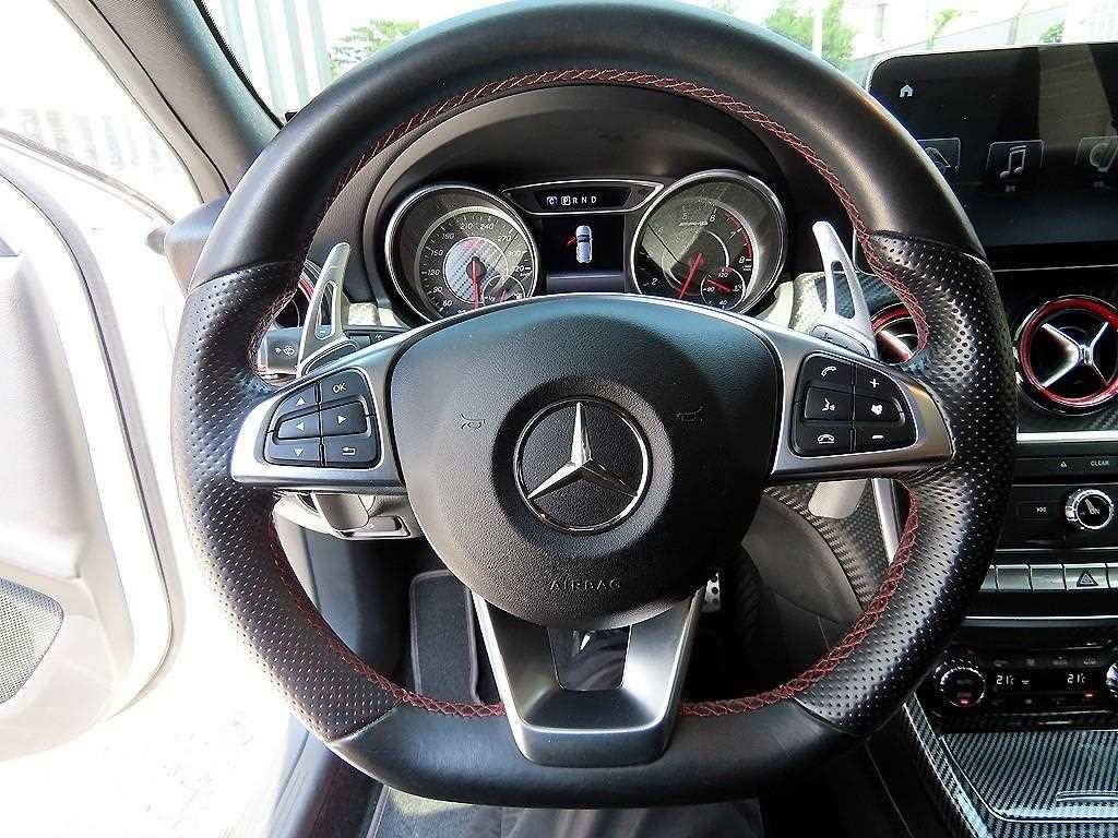 벤츠 A 클래스 A클래스 W176 A45 AMG 4MATIC 이미지 8