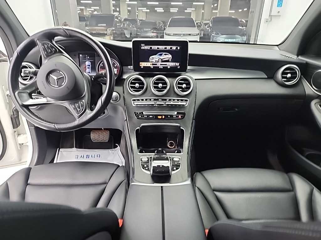 벤츠 GLC 클래스 GLC클래스 X253 GLC 300 4MATIC 쿠페 이미지 8