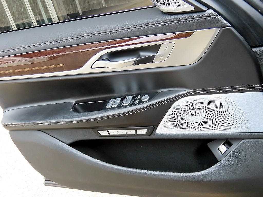 BMW 7시리즈 7시리즈 (G11) 750i xDrive 이미지 12