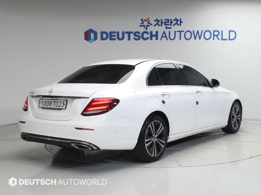 벤츠 E 클래스 E-클래스 W213 E300 아방가르드 이미지 2