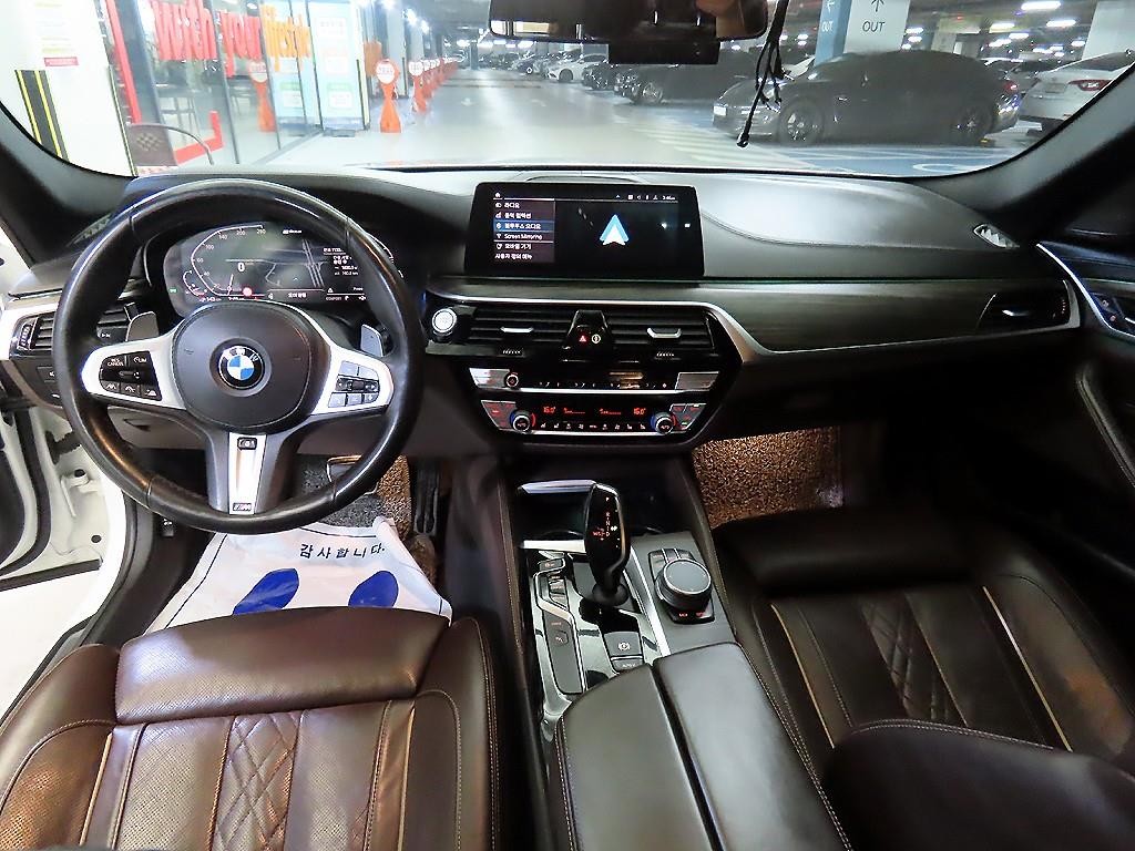 BMW 5시리즈 5시리즈 (G30) 530e M 스포츠 이미지 10
