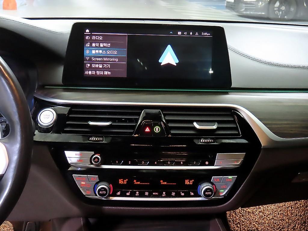 BMW 5시리즈 5시리즈 (G30) 530e M 스포츠 이미지 11