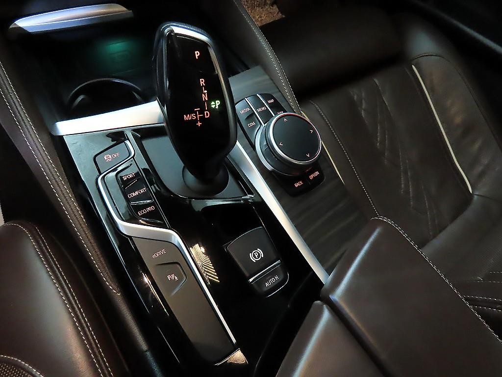 BMW 5시리즈 5시리즈 (G30) 530e M 스포츠 이미지 12