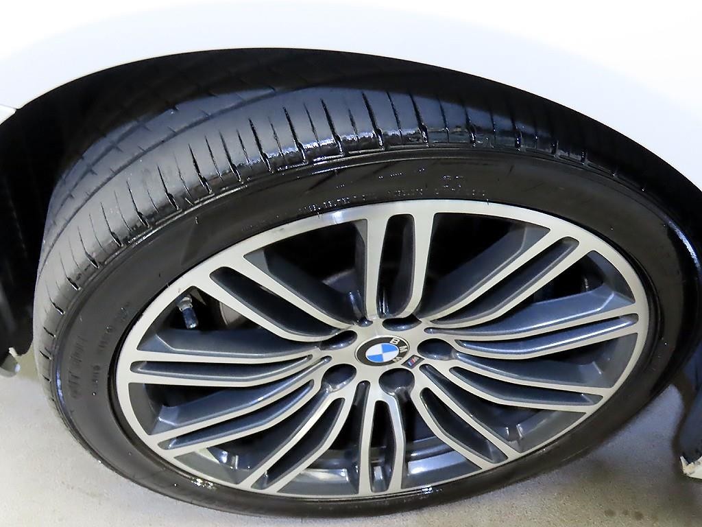 BMW 5시리즈 5시리즈 (G30) 530e M 스포츠 이미지 20