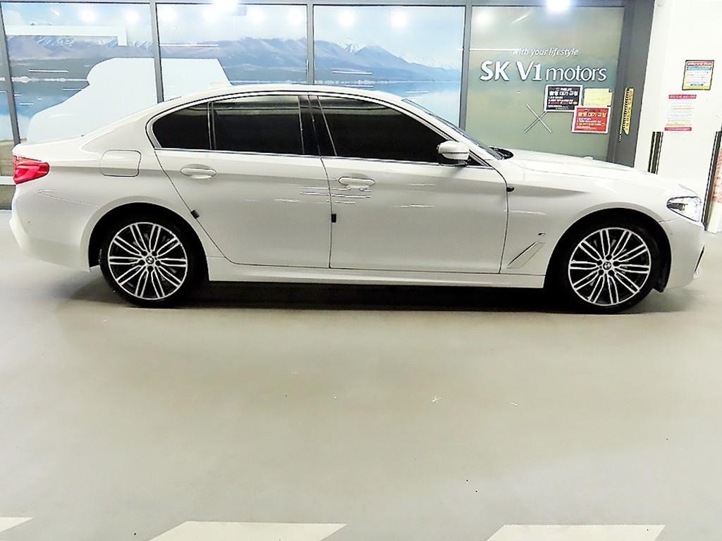 BMW 5시리즈 5시리즈 (G30) 530e M 스포츠 이미지 3