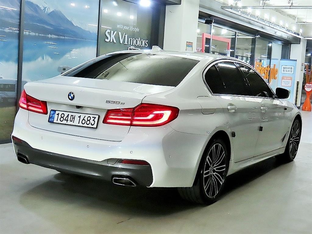 BMW 5시리즈 5시리즈 (G30) 530e M 스포츠 이미지 4