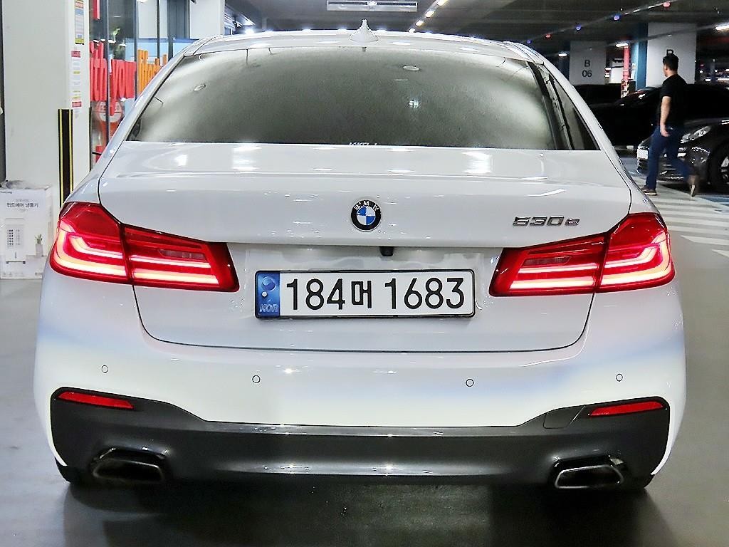 BMW 5시리즈 5시리즈 (G30) 530e M 스포츠 이미지 5