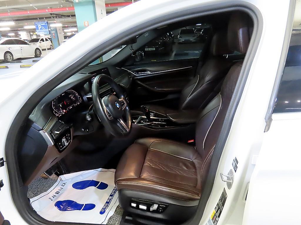 BMW 5시리즈 5시리즈 (G30) 530e M 스포츠 이미지 6