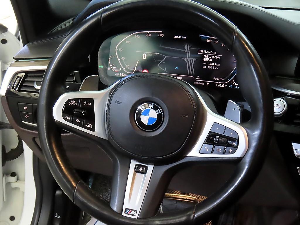 BMW 5시리즈 5시리즈 (G30) 530e M 스포츠 이미지 8