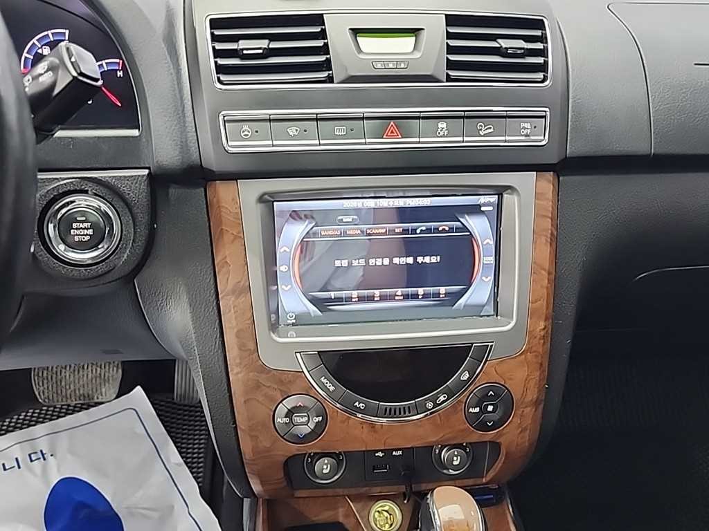 KG모빌리티(쌍용) 렉스턴 렉스턴W 2.2 4WD RX7 럭셔리 이미지 10