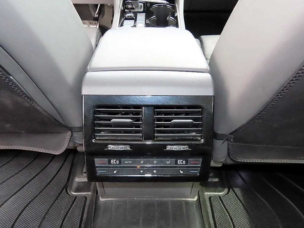폭스바겐 투아렉 투아렉 3세대 3.0 TDI 프레스티지 이미지 15