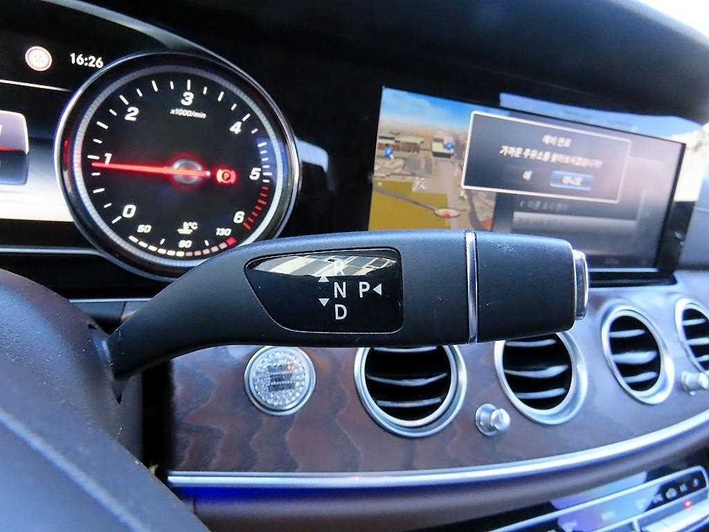 벤츠 E 클래스 E-클래스 W213 E220d 익스클루시브 이미지 10