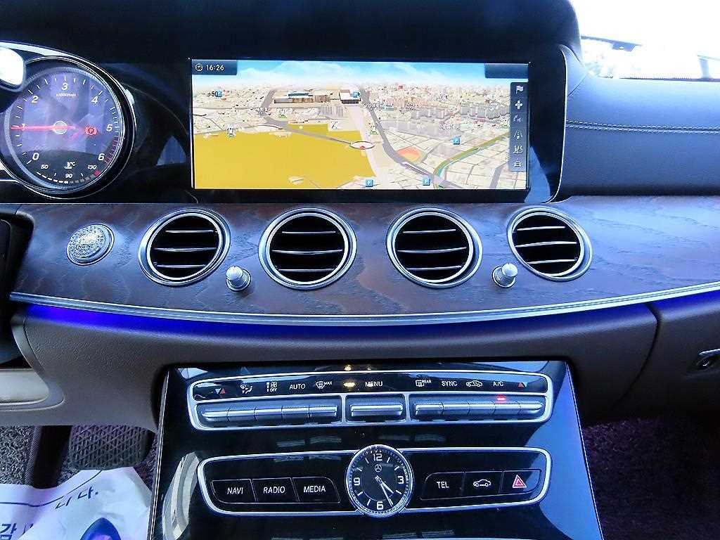 벤츠 E 클래스 E-클래스 W213 E220d 익스클루시브 이미지 12