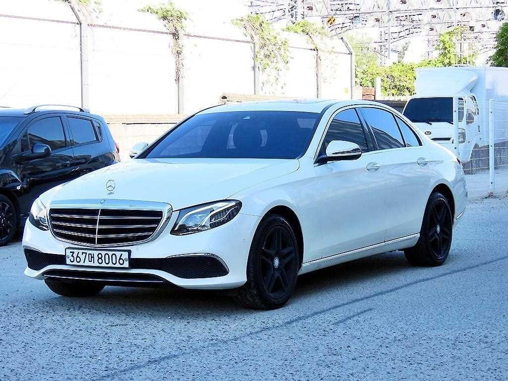 벤츠 E 클래스 E-클래스 W213 E220d 익스클루시브 이미지 2