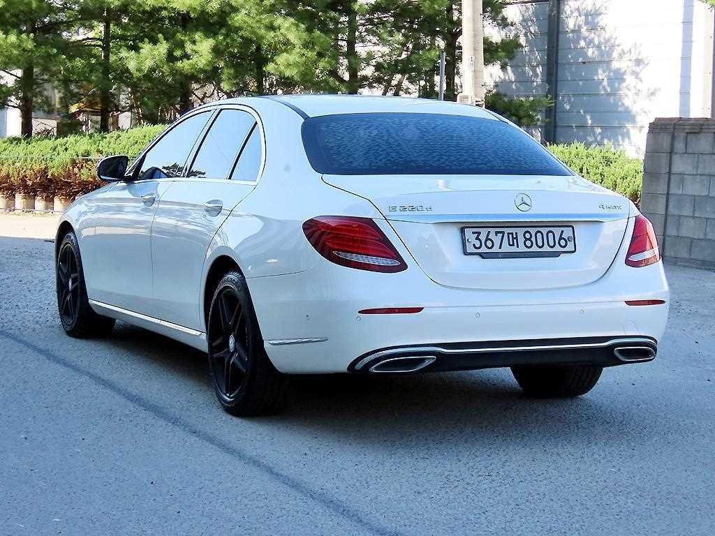 벤츠 E 클래스 E-클래스 W213 E220d 익스클루시브 이미지 3