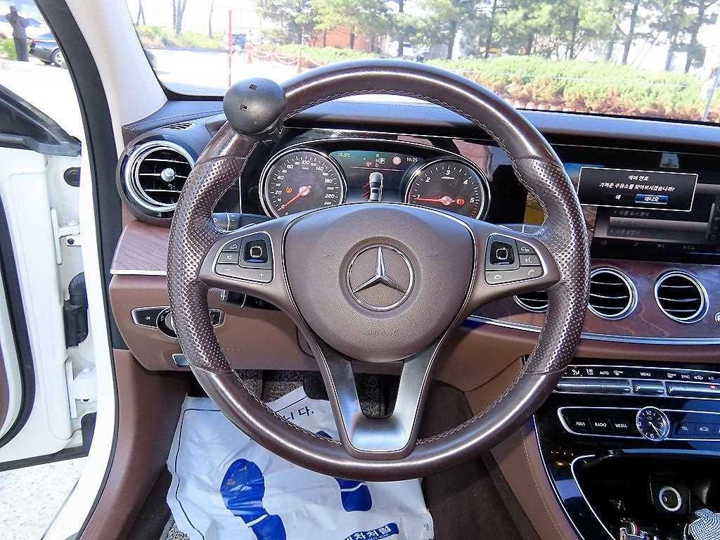 벤츠 E 클래스 E-클래스 W213 E220d 익스클루시브 이미지 8
