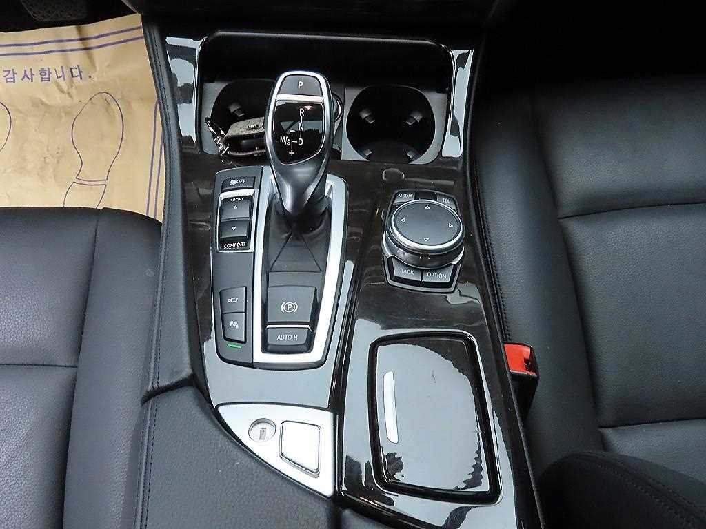 BMW 5시리즈 5시리즈 (F10) 528i 이미지 10