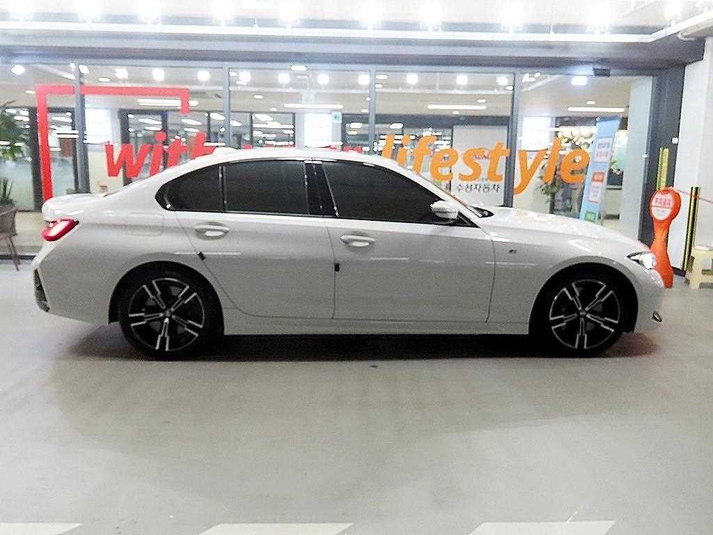 BMW 3시리즈 3시리즈 (G20) 320i M 스포츠 이미지 3