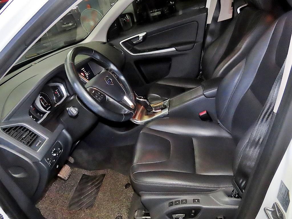 볼보 XC60 D3 이미지 6