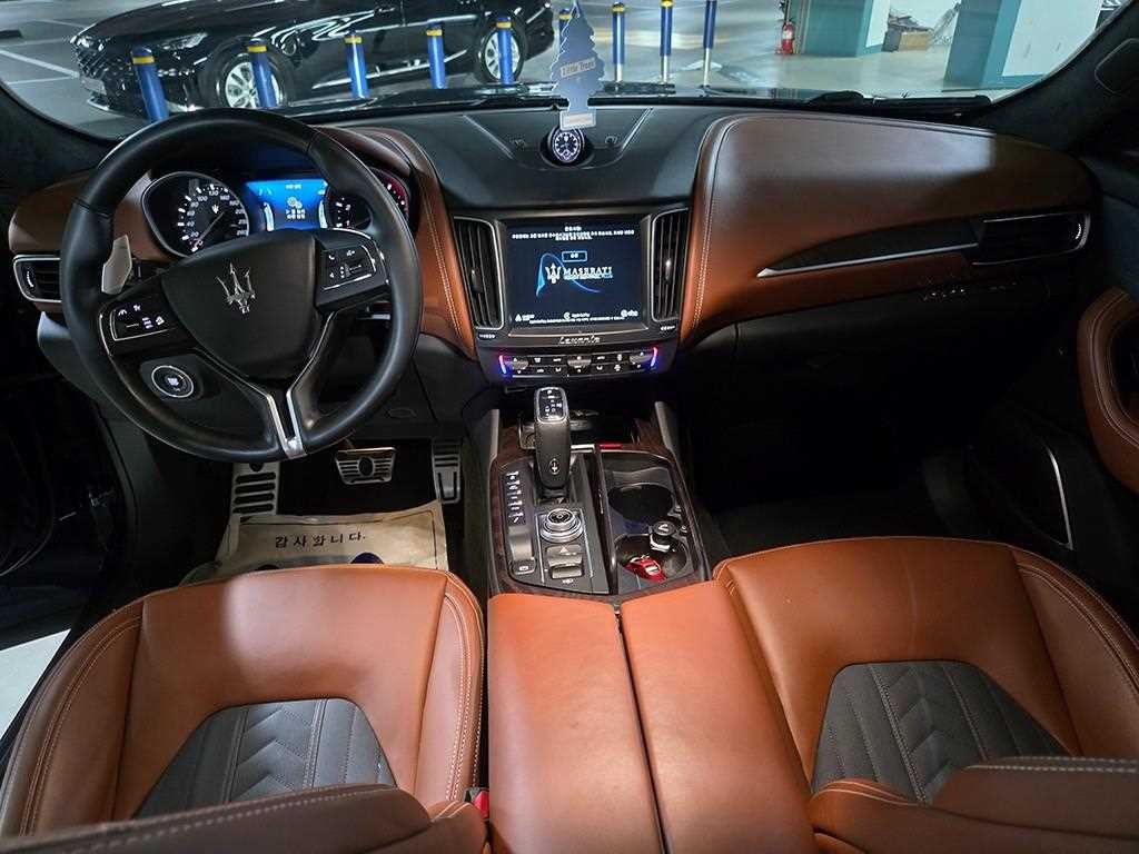 마세라티 르반떼 3.0 S AWD 그란루쏘 이미지 10