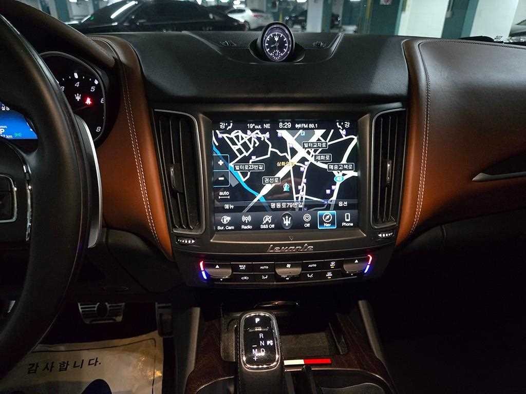 마세라티 르반떼 3.0 S AWD 그란루쏘 이미지 11