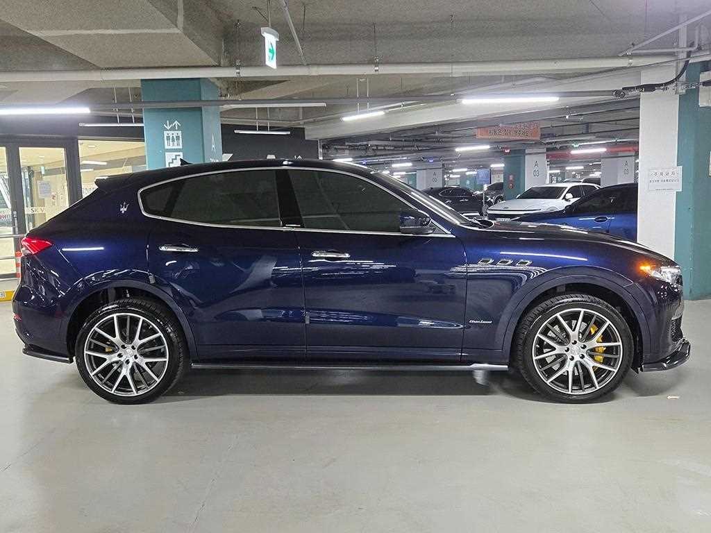 마세라티 르반떼 3.0 S AWD 그란루쏘 이미지 3