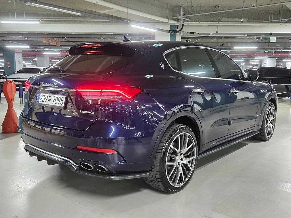 마세라티 르반떼 3.0 S AWD 그란루쏘 이미지 4