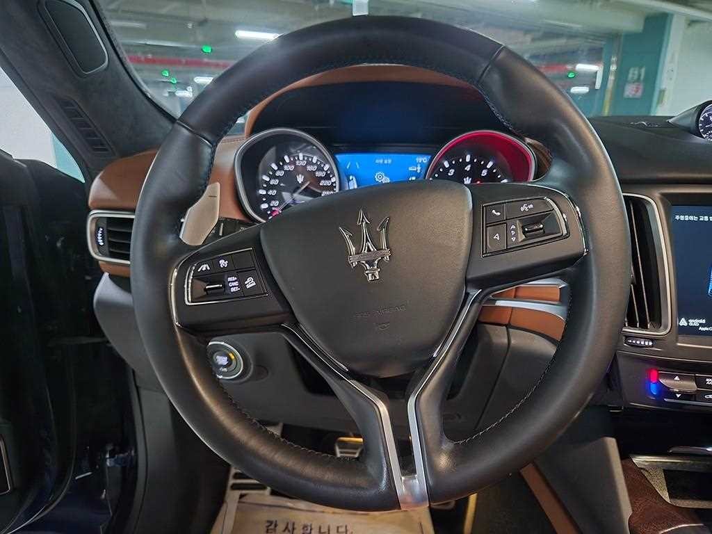 마세라티 르반떼 3.0 S AWD 그란루쏘 이미지 8
