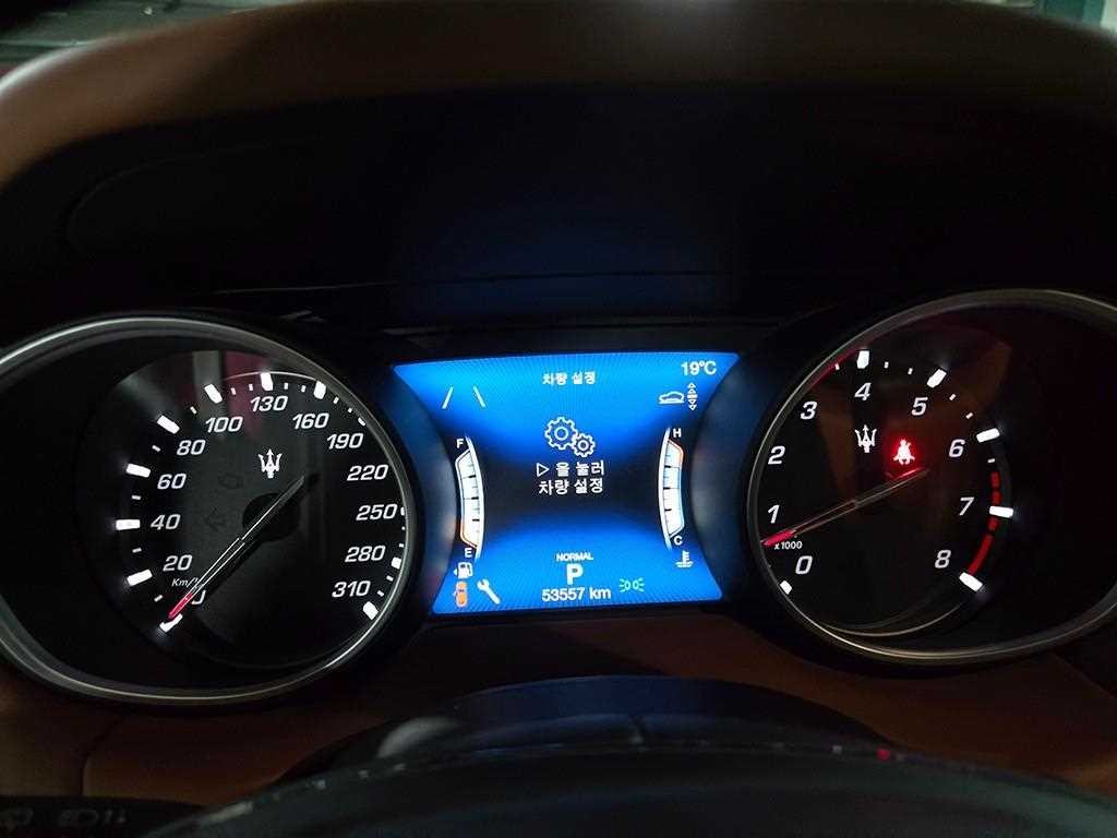 마세라티 르반떼 3.0 S AWD 그란루쏘 이미지 9
