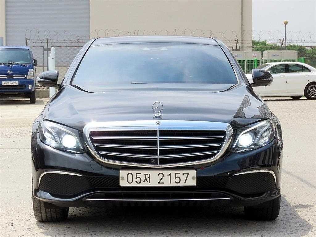 벤츠 E 클래스 E-클래스 W213 E300 4MATIC 익스클루시브 이미지 1