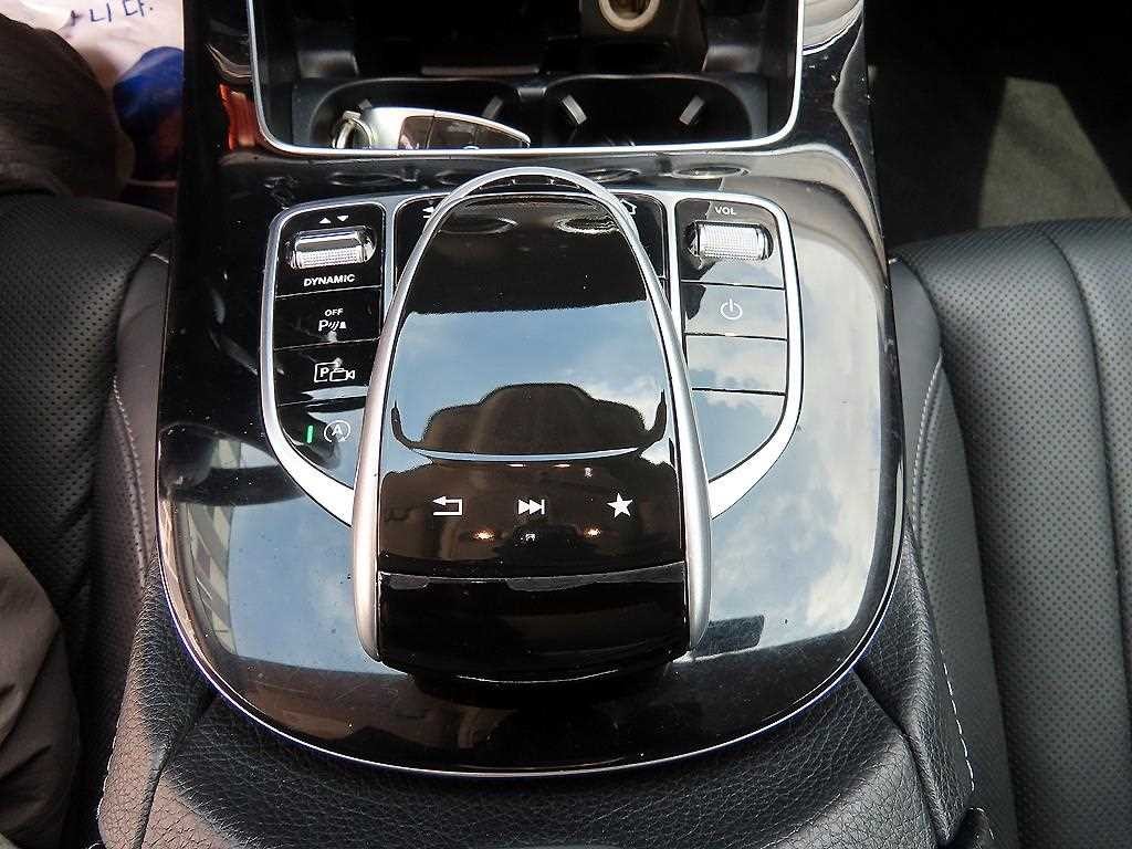 벤츠 E 클래스 E-클래스 W213 E300 4MATIC 익스클루시브 이미지 12