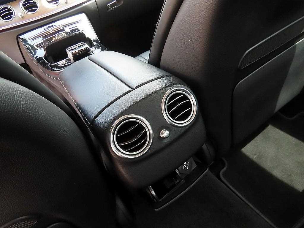 벤츠 E 클래스 E-클래스 W213 E300 4MATIC 익스클루시브 이미지 15
