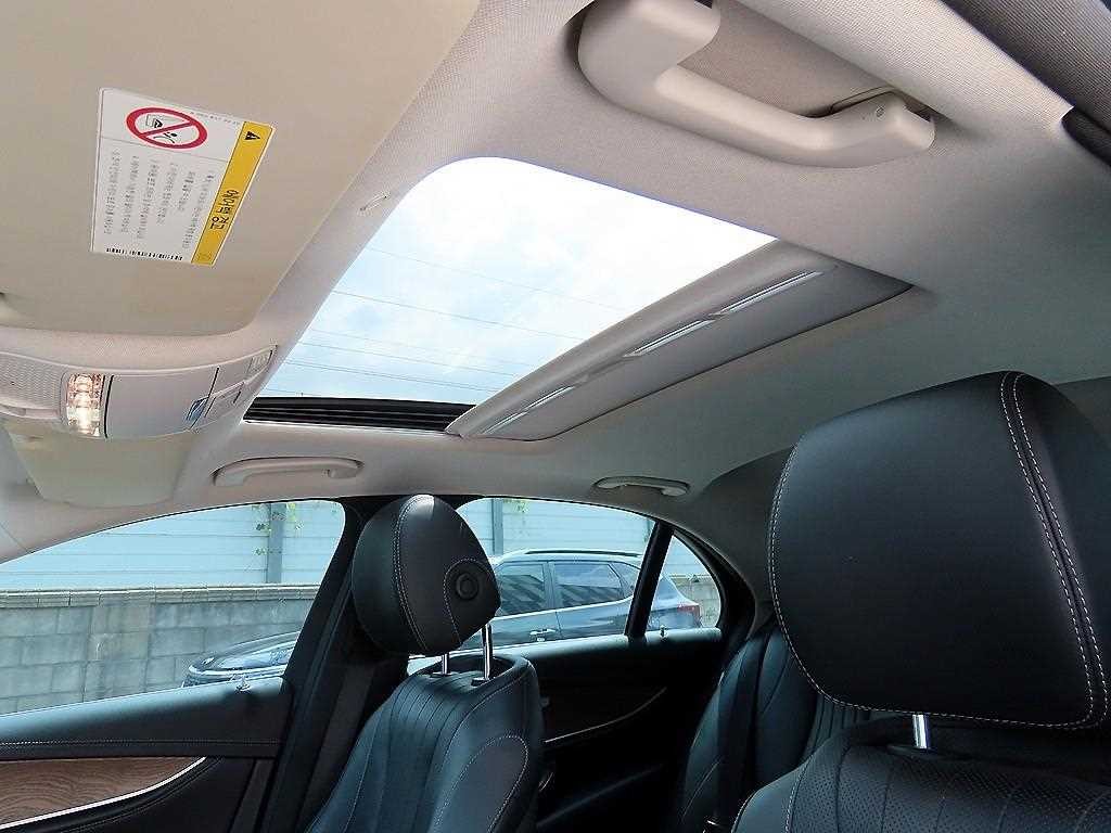 벤츠 E 클래스 E-클래스 W213 E300 4MATIC 익스클루시브 이미지 17