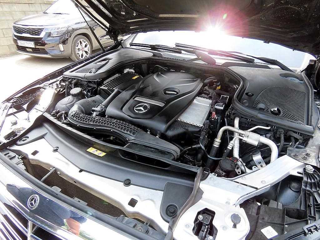 벤츠 E 클래스 E-클래스 W213 E300 4MATIC 익스클루시브 이미지 19