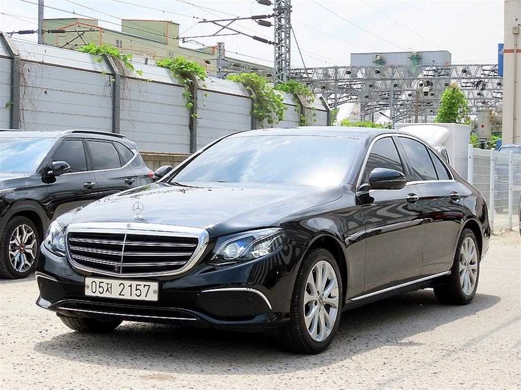 벤츠 E 클래스 E-클래스 W213 E300 4MATIC 익스클루시브 이미지 2