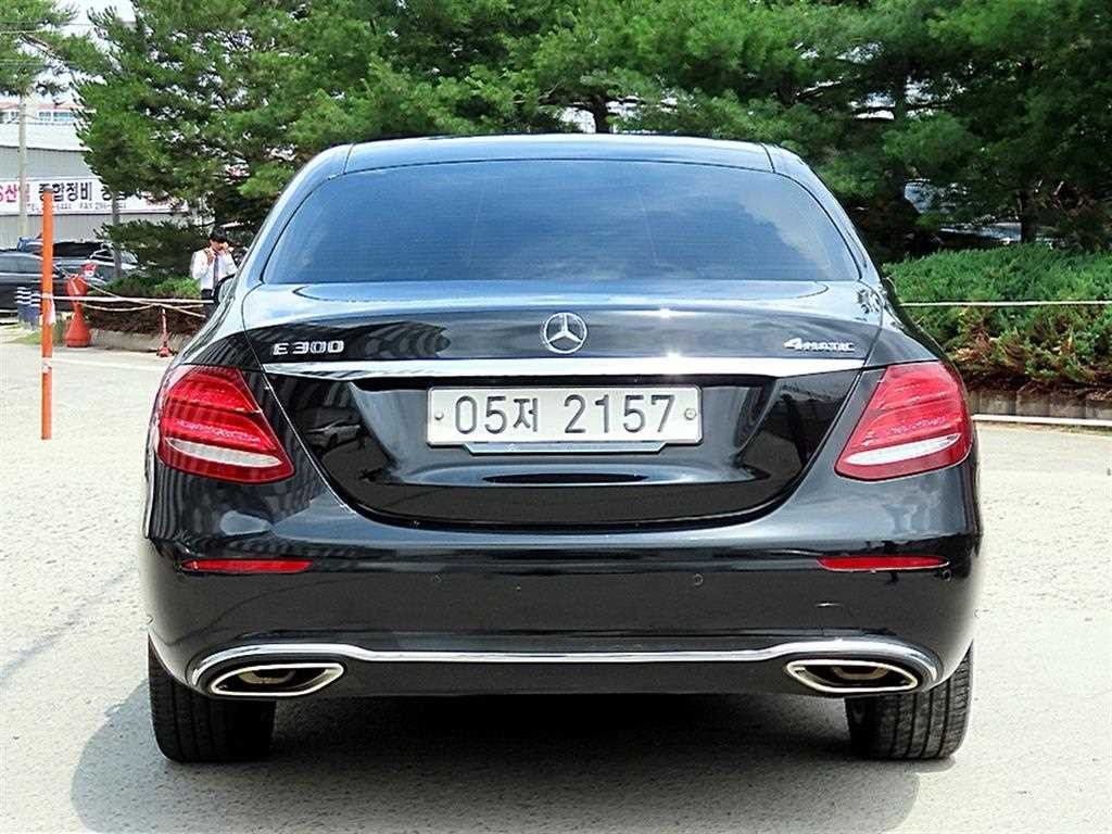 벤츠 E 클래스 E-클래스 W213 E300 4MATIC 익스클루시브 이미지 4