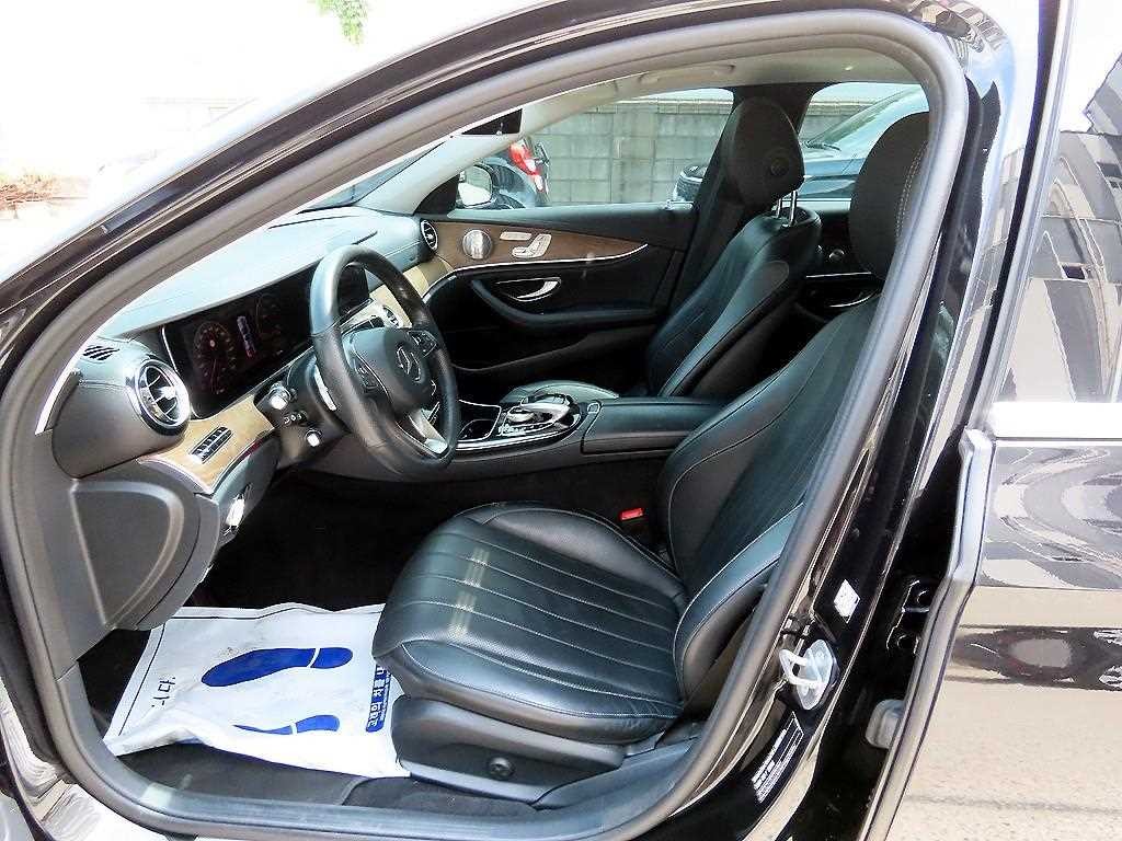 벤츠 E 클래스 E-클래스 W213 E300 4MATIC 익스클루시브 이미지 5