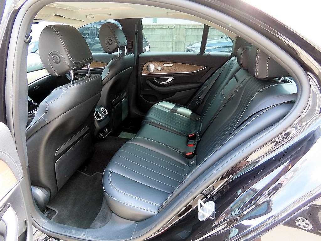 벤츠 E 클래스 E-클래스 W213 E300 4MATIC 익스클루시브 이미지 6