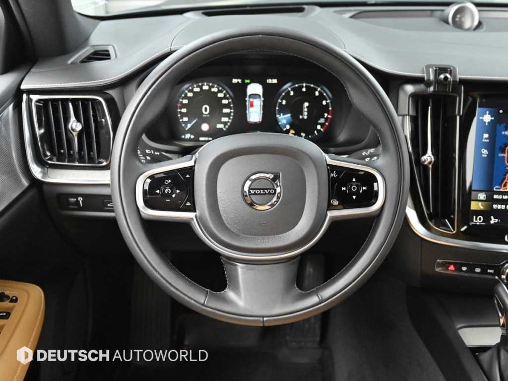 볼보 V60 V60 크로스 컨트리 2세대 2.0 T5 프로 AWD 이미지 13