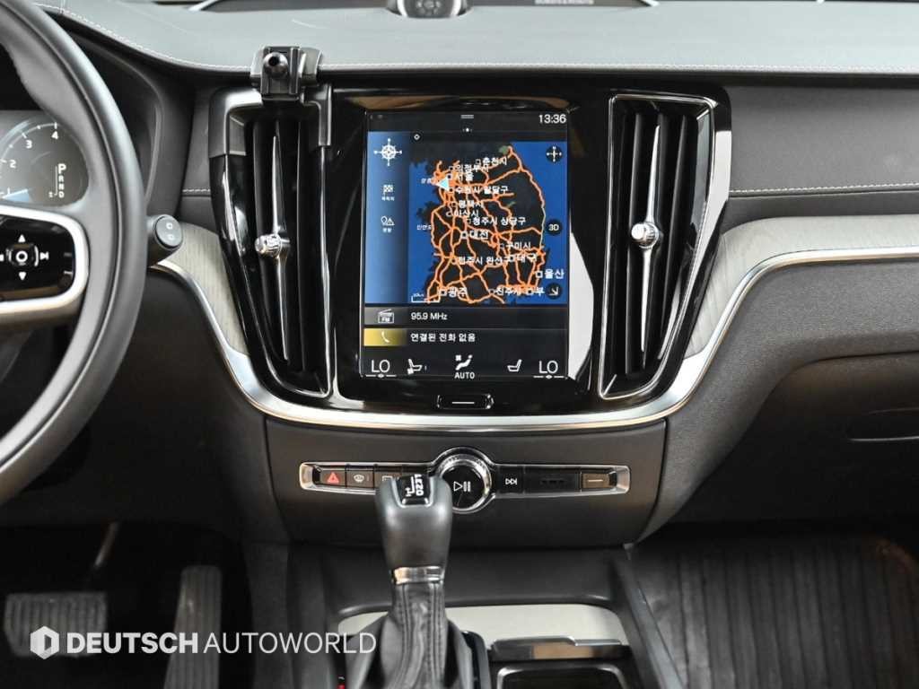 볼보 V60 V60 크로스 컨트리 2세대 2.0 T5 프로 AWD 이미지 14