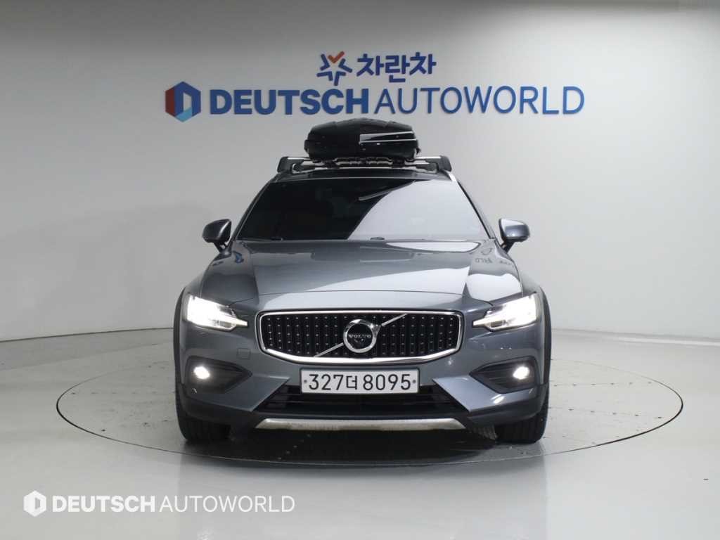 볼보 V60 V60 크로스 컨트리 2세대 2.0 T5 프로 AWD 이미지 3